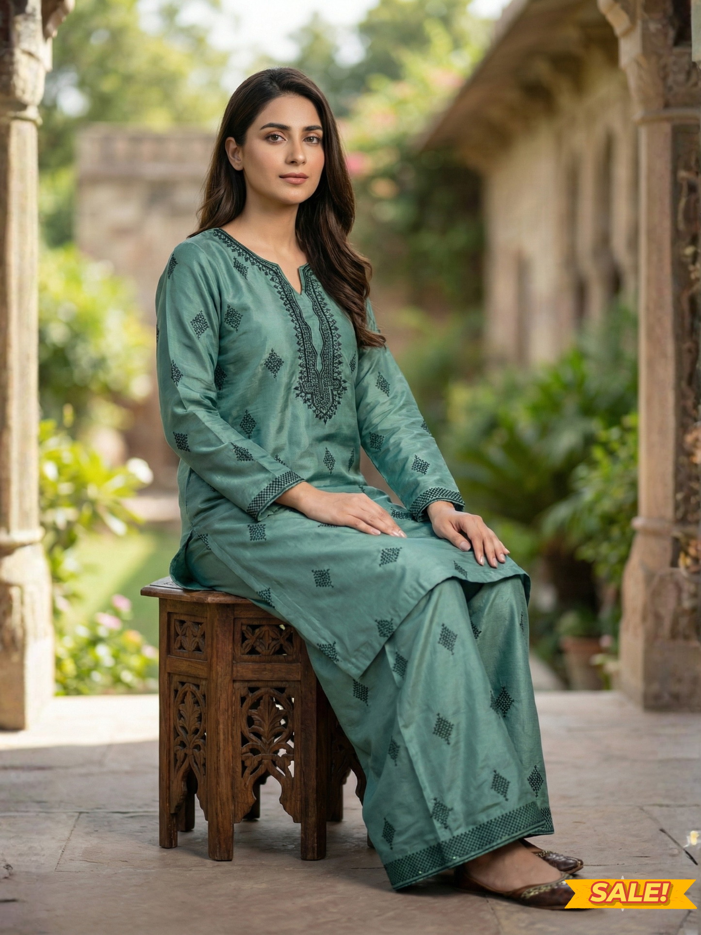 Floral Embroidered 2-Piece Suit