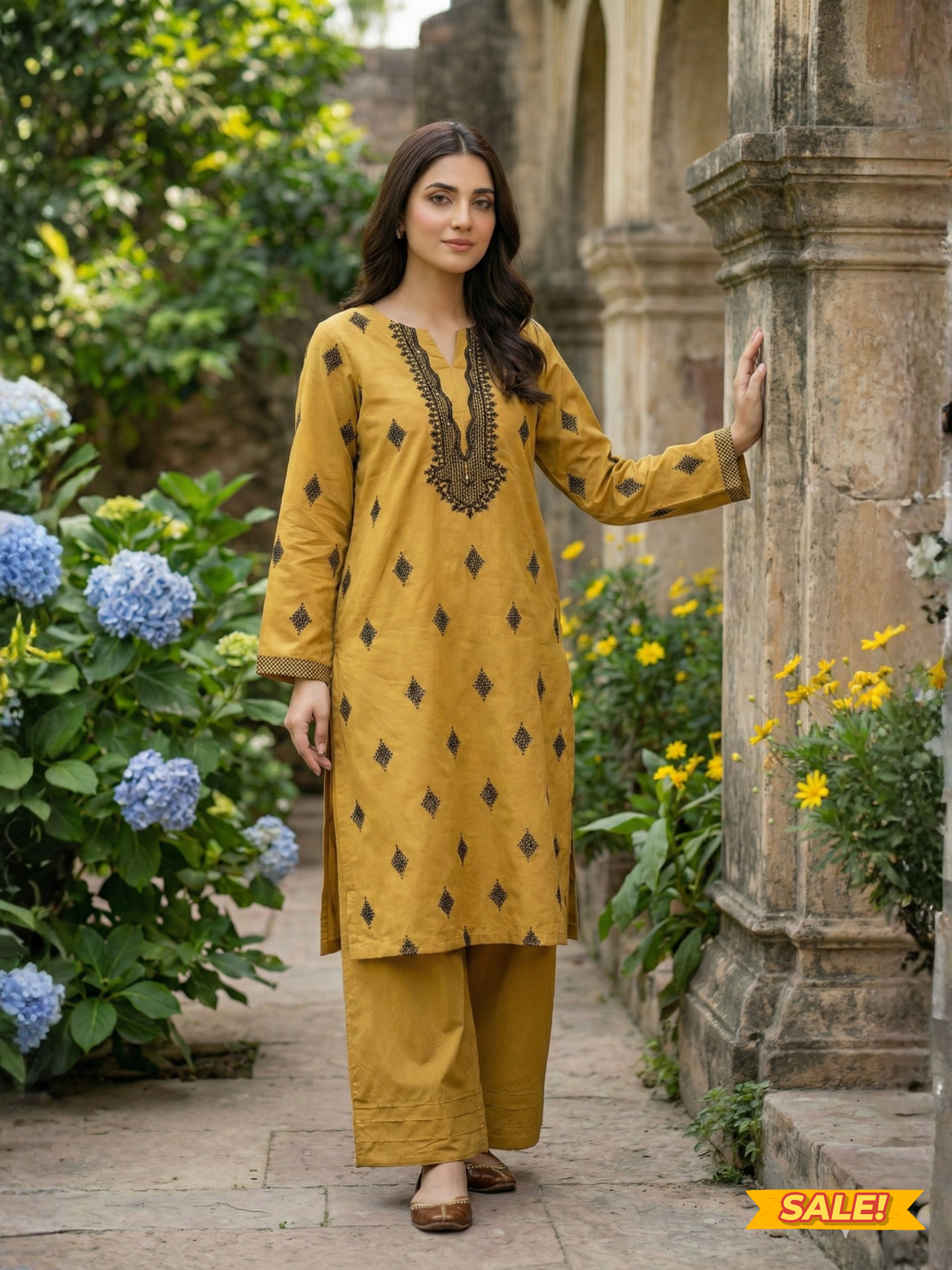 Floral Embroidered 2-Piece Suit